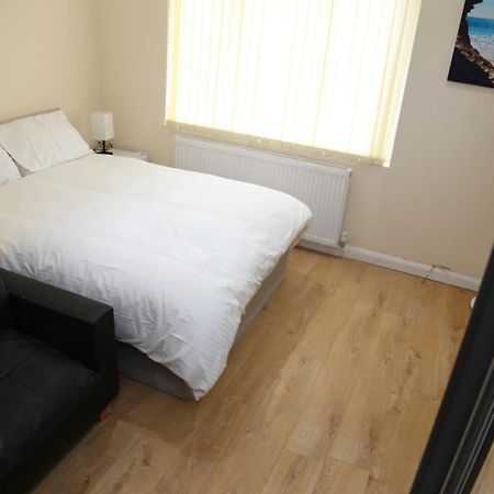 A A Guest Rooms Thamesmead Erith Kültér fotó