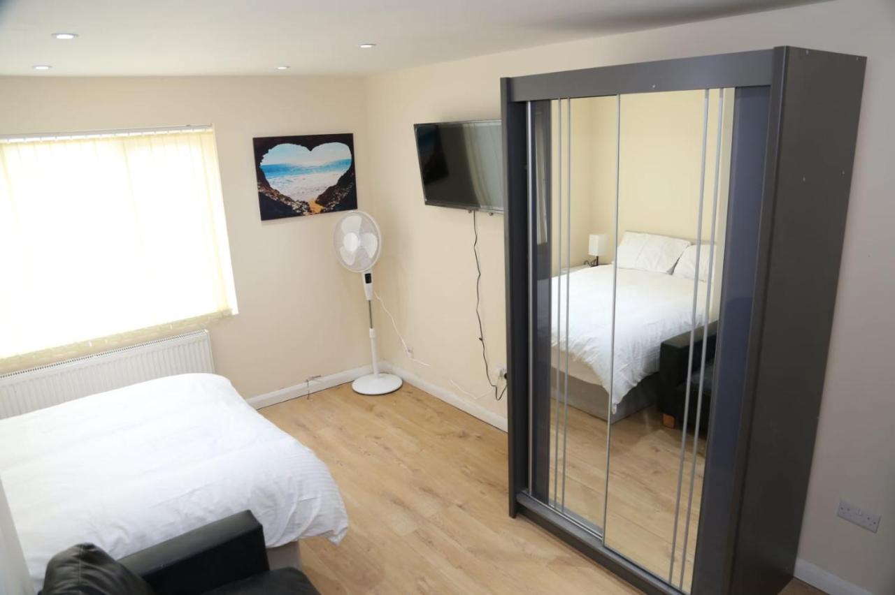 A A Guest Rooms Thamesmead Erith Kültér fotó