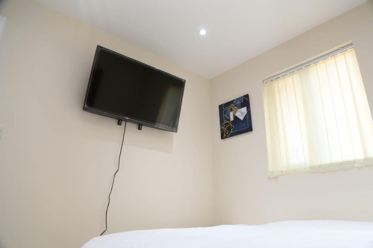 A A Guest Rooms Thamesmead Erith Kültér fotó