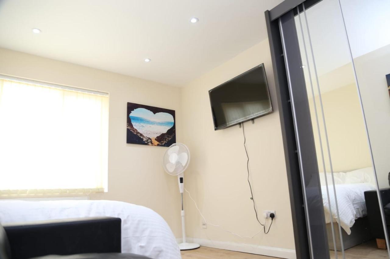 A A Guest Rooms Thamesmead Erith Kültér fotó